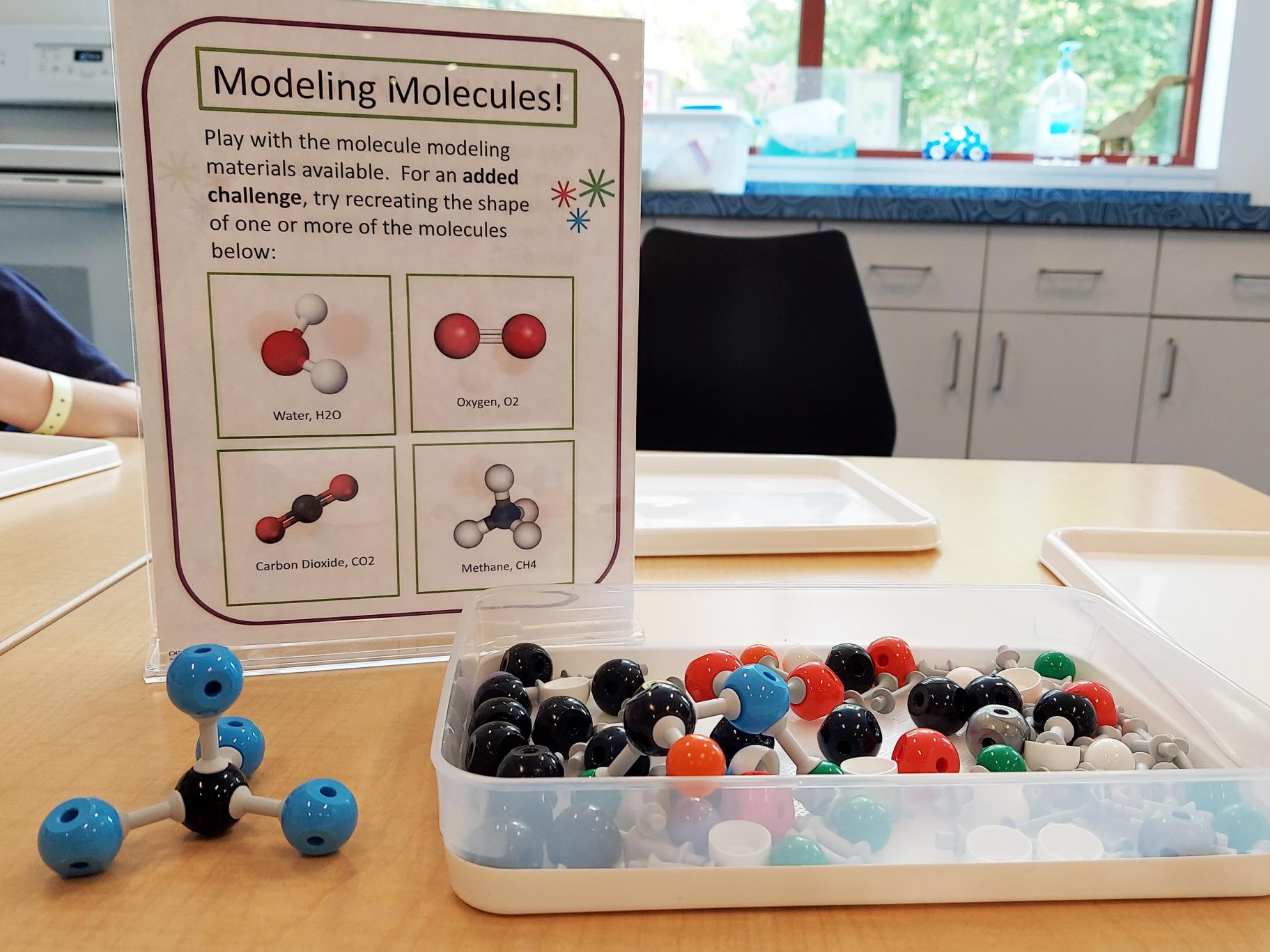 Modeling molecules discovery museum